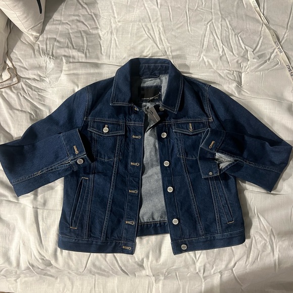 Banana Republic Trucker Denim Jacket/Dark Wash; 4 Pockets. Size Medium - Picture 2 of 10